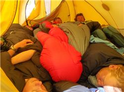 The summit team is training for resting in C4